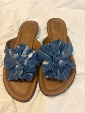 b.o.c. Blue Floral Leather thong Sandals for Women- denim blue size 9